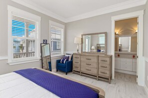 4 bedrooms, iron/ironing board, WiFi, bed sheets - Gulf & canal views with modern amenities, pool, & beach access (Mexico Beach)