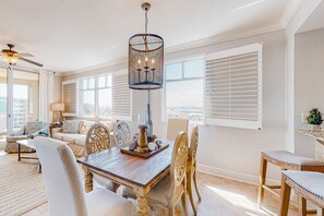 Dining - floor condo with hot tub, outdoor pool, gym, partial ocean views, balcony (Fort Walton Beach)