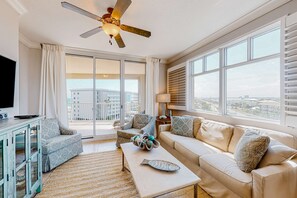 TV - floor condo with hot tub, outdoor pool, gym, partial ocean views, balcony (Fort Walton Beach)