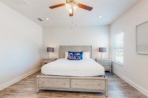 4 bedrooms, iron/ironing board, WiFi, bed sheets - House in Port St Joe with a hot tub & additional suite (Port St. Joe)