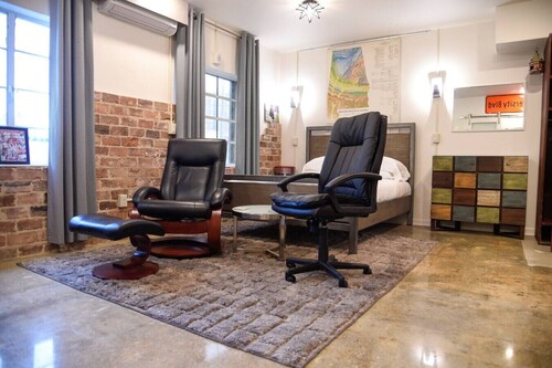 Alabama Boutiq Hotel: #7 Sleeps 4 with Kitchen