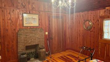 Desk, iron/ironing board, WiFi