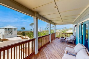 Property grounds - Pristine, professionally furnished beach house with two balconies - near beach (Cape San Blas)