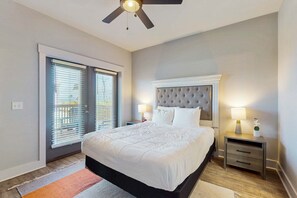4 habitaciones, tabla de planchar con plancha, wifi y ropa de cama 