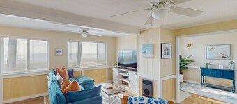 Coastal escape with bay views, fishing, Washer / dryer, and Wifi