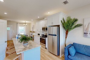 Fridge, microwave, oven, stovetop - Dog-Friendly Home with WIFI and Washer/Dryer, stunning lake views (Carrabelle)