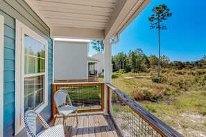 Terrace/patio - Dog-Friendly Home with WIFI and Washer/Dryer, stunning lake views (Carrabelle)