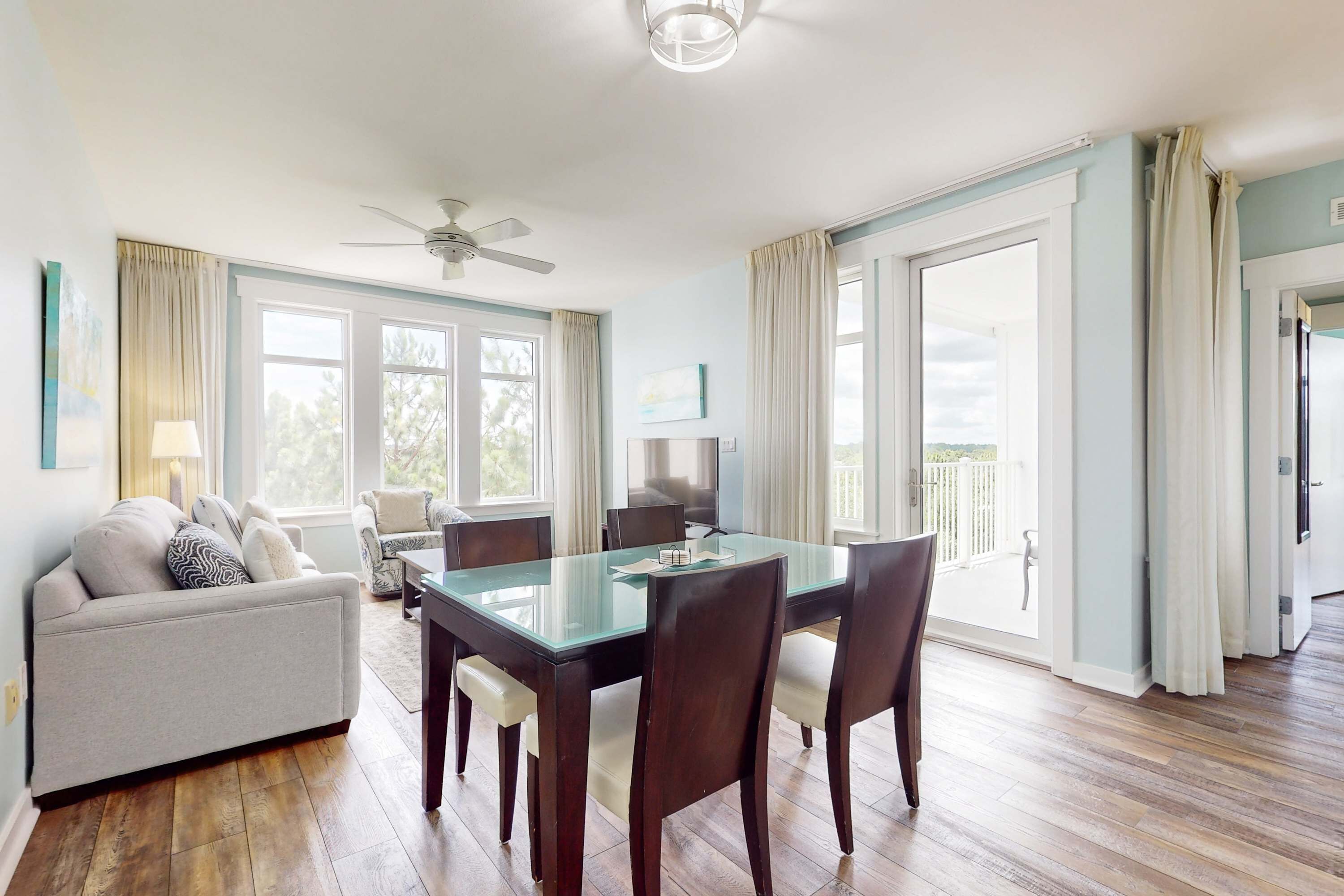 Fernseher, DVD-Player, Arbeitsbereiche