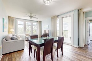 TV, DVD player, offices - Golf-course & water-view condo with central AC, shared pool,hot tub (Miramar Beach)