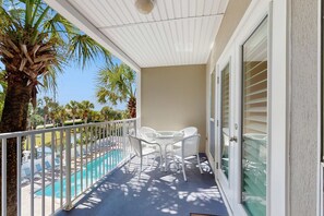 Outdoor dining - Bright, open 3rd-floor condo with pool views from private balcony - next to beach (Santa Rosa Beach)