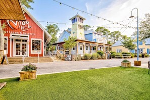 Exterior - Lovely Baytowne Wharf studio with pool, hot tub, tennis, patio, W&D & beach access (Miramar Beach)