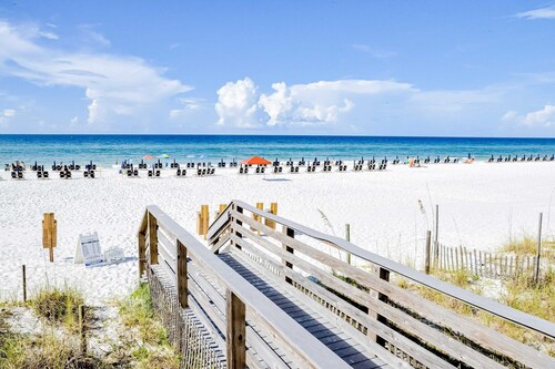 Lovely Baytowne Wharf studio with pool, hot tub, tennis, patio, W&D & beach access