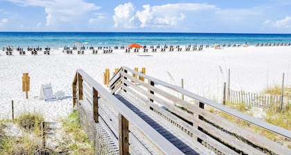 Lovely Baytowne Wharf studio with pool, hot tub, tennis, patio, W&D & beach access