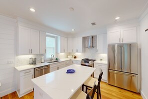 Fridge, microwave, oven, stovetop - Gorgeous Coastal Townhome w/ Shared Pool and Low Speed Vehicle (Santa Rosa Beach)