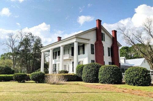GreekRevival 8br/6b w/ Kit-35 Min to U of Alabama!
