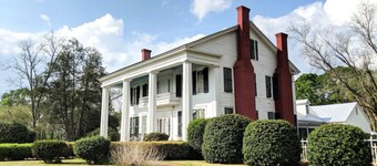 GreekRevival 8br/6b w/ Kit-35 Min to U of Alabama!