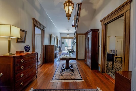 Intérieur. GreekRevival 8br/6b w/ Kit-35 Min to U of Alabama!