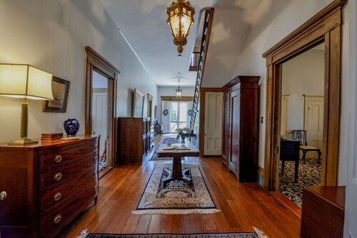 GreekRevival 8br/6b w/ Kit-35 Min to U of Alabama!