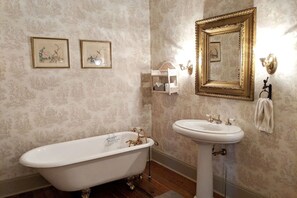 Unclassified image, 3 of 61, button - GreekRevival 8br/6b w/ Kit-35 Min to U of Alabama! (Eutaw)