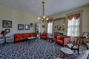 Unclassified image, 4 of 61, button - GreekRevival 8br/6b w/ Kit-35 Min to U of Alabama! (Eutaw)