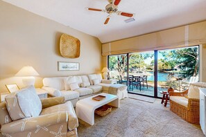 TV, offices - Lakefront townhouse with share pool, W&D, WiFi, Onsite Golf (Miramar Beach)