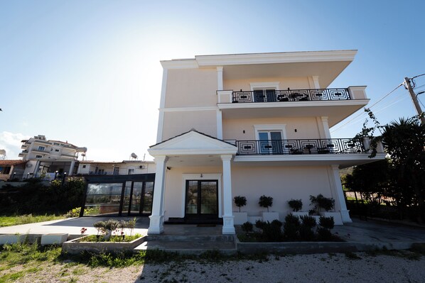 Exterior - Almar Boutique Hotel (Sarandë)
