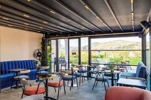Bar (on property) - Almar Boutique Hotel (Sarandë)