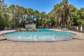 Pool - Lakefront resort condo with lake views, hot tub, pool, tennis, golf, deck, W&D (Miramar Beach)