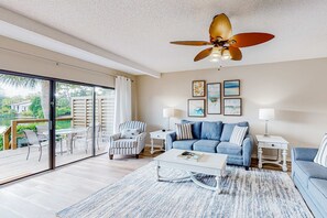 TV, offices - Lakefront resort condo with lake views, hot tub, pool, tennis, golf, deck, W&D (Miramar Beach)