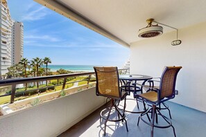 Outdoor dining - Gorgeous beachview condo with shared pool & beach access (Miramar Beach)