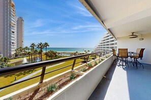 Outdoor dining - Gorgeous beachview condo with shared pool & beach access (Miramar Beach)