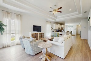 TV, offices - Beachy retreat within easy walking distance to pool, beach access & restaurants (Port St. Joe)