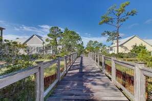 Property grounds - Beachy retreat within easy walking distance to pool, beach access & restaurants (Port St. Joe)