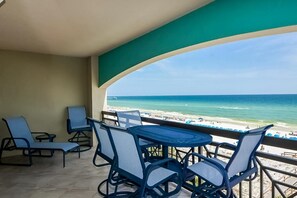 Outdoor dining - Roomy beachfront condo with full kitchen, shared pool and beach access! (Fort Walton Beach)
