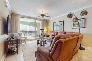 TV, offices - Roomy beachfront condo with full kitchen, shared pool and beach access! (Fort Walton Beach)