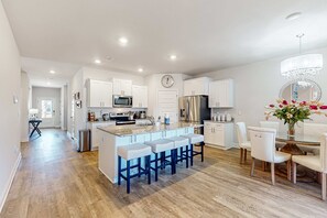 Fridge, microwave, oven, stovetop - Snowbird-friendly resort home with pool, golf cart, patio, bikes, beach access (Port St. Joe)
