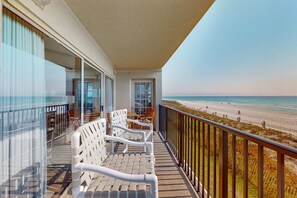 Property grounds - Lovely escape with great amenities, Gulf view, private WiFi, roomy balcony & W&D (Fort Walton Beach)