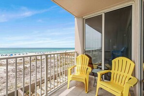 Property grounds - Gulf-front home with balcony, ocean views, pool and beach access (Fort Walton Beach)