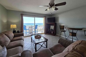 TV, DVD player, offices - Cozy beachfront condo with private balcony, shared pool & beach access (Fort Walton Beach)