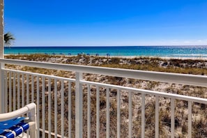 Property grounds - 2nd Floor Gulf Front Condo with Gulf Views, Close To Entertainment (Fort Walton Beach)