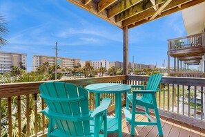 Property grounds - Cozy coastal condo, dog friendly with easy beach access and close to everything (Fort Walton Beach)