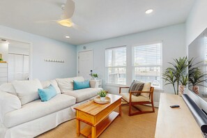 TV, offices - Cozy coastal condo, dog friendly with easy beach access and close to everything (Fort Walton Beach)