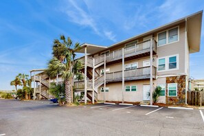 Exterior - Cozy coastal condo, dog friendly with easy beach access and close to everything (Fort Walton Beach)