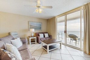 TV, DVD player, offices - Coastal condo with Gulf views, Shared pool, washer and dryer, Wifi (Fort Walton Beach)
