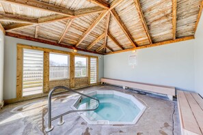 Interior - Beachfront condo with Gulf views, beach access, pool, & private balcony (Fort Walton Beach)