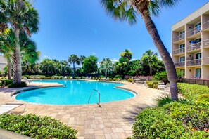 Pool - Bright, second-floor studio with high-speed WiFi & pool view - walk to the bay (Fort Walton Beach)