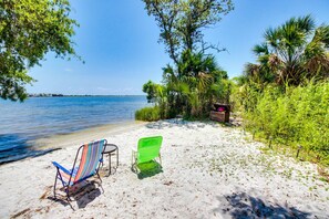 Beach nearby - Bright, second-floor studio with high-speed WiFi & pool view - walk to the bay (Fort Walton Beach)