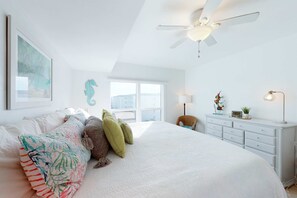 2 bedrooms, iron/ironing board, WiFi, bed sheets - Sea Oats 708 - 7th floor condo in beachfront complex with pool, Gulf view, W/D, & fast WiFi (Fort Walton Beach)