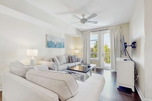 TV, DVD player, offices - Lovely condo with pool hot tub, nearby golf, & fitness area (Miramar Beach)