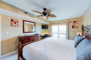 2 bedrooms, desk, iron/ironing board, WiFi - Beachfront, 3rd-floor condo with pool, hot tub, ocean view & fast WiFi (Fort Walton Beach)